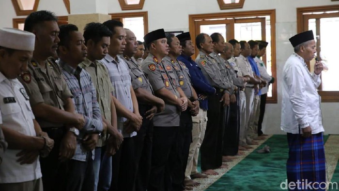 polisi salat ghaib untuk gus sholah
