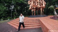 Hutan kota ini buka setiap hari dan bebas biaya alias gratis untuk pengunjung. 