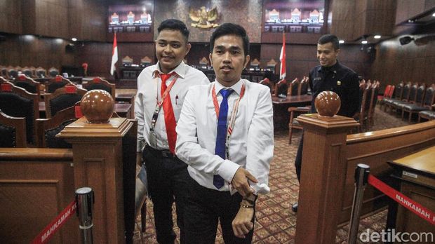 Kala MK Memuji Langkah Mahasiswa Gugat Kasus 'Jokowi Tak Ditilang'
