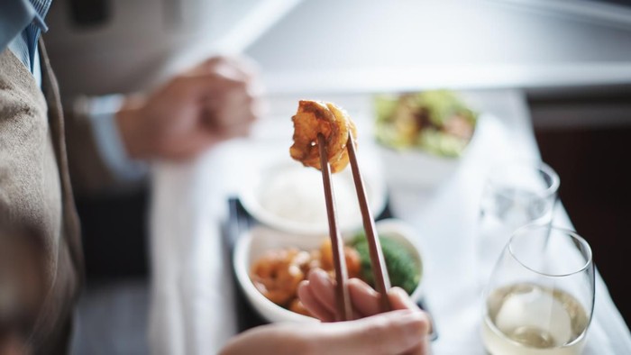 tips makan di pesawat