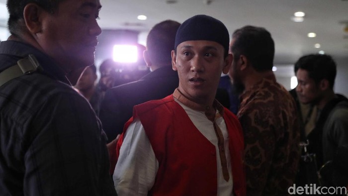 Sidang tuntutan terdakwa Hermawan Susanto yang mengancam akan memenggal kepala Presiden Joko Widodo (Jokowi) ditunda hari ini.