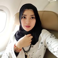 Setelah pernikahannya dengan Opick yang kontroversial, Bebi Silvana kembali membuat menarik atensi karena mengunggah hoax soal virus Corona tertulis di Iqra. Pada akhirnya, Bebi minta maaf terkait keriuhan yang dibuatnya. Foto: instagram @bebi.silvana