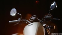 Kini, pada bagian panel meter Rebel punya indikator posisi roda gigi, slipper clutch, kursi yang lebih nyaman dan knalpot baru, membuat motor ini semakin nyaman untuk dikendarai.