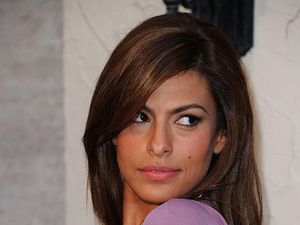 Penampilan Seksi Eva Mendes yang Dibilang Sudah Tua oleh Netizen