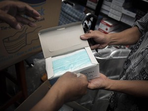 Di Tengah Kelangkaan Stok, Kemenkes Kirimkan 100 Ribu Masker ke Natuna