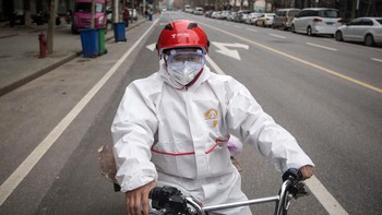 Ke mana pun orang-orang pergi, mereka akan melindungi tubuh mereka. Foto: Getty Images