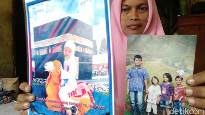 Keluarga Delis Sulistina yang mayatnya ditemukan tewas di gorong-gorong