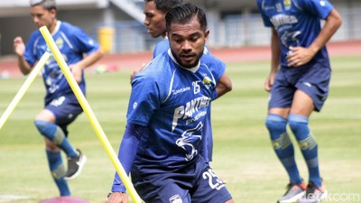 Zulham Zamrun Berbaju Persib Bandung (Lagi)