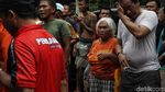 Aksi Pemadam Kebakaran Jinakkan Api di Gunung Sahari