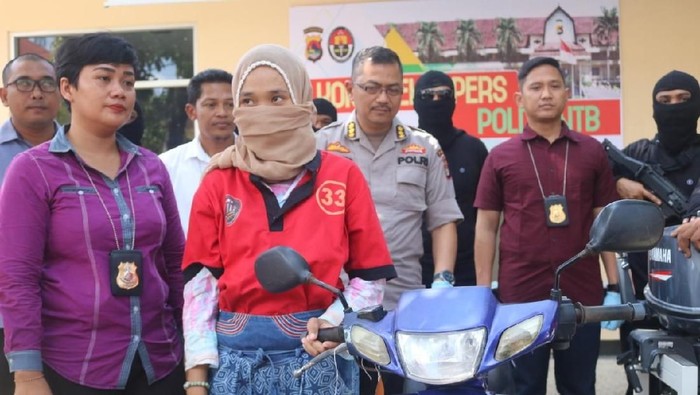 DOK. Polda NTB/ Mahasiswi pencuri motor di Lombok