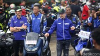 Tak hanya pembalap, jajaran Board of Director (BOD) PT Yamaha Indonesia Motor Manufacturing (YIMM) juga tidak ketinggalan ikut dalam riding santai ini.