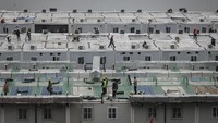 Xinhua News Agency yang dikutip Associated Press menyebut pembangunan ini melibatkan 7 ribu personel, yang terdiri atas tukang kayu, tukang ledeng, tukang listrik dan spesialis-spesialis lainnya.