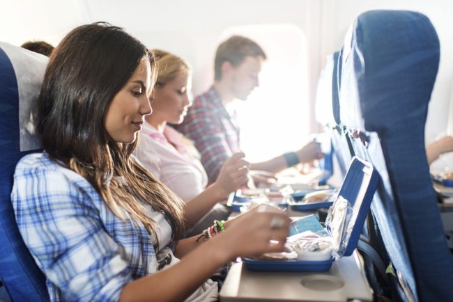 Penting! 5 Tips Makan di Pesawat yang Perlu Kamu Ketahui
