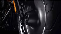 Selain itu Fat Boy edisi ke-30 tahun Anniversary ini dipastikan akan memiliki nomor serial, memiliki sentuhan warna hitam pada seluruh badannya. Serta dengan menggendong mesin 114 V-Twin. Foto: Pool (MCN)