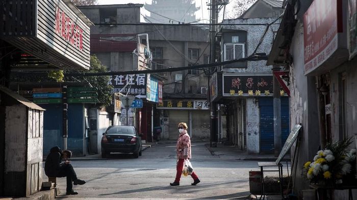 1197725319 WUHAN, CHINA - JANUARY 31: (CHINA OUT) A man wears a protective mask as he ride a bicycle across the Yangtze River Bridge on January 31, 2020 in Wuhan, China. World Health Organization (WHO) Director-General Tedros Adhanom Ghebreyesus said on January 30 that the novel coronavirus outbreak has become a Public Health Emergency of International Concern (PHEIC). (Photo by Stringer/Getty Images)