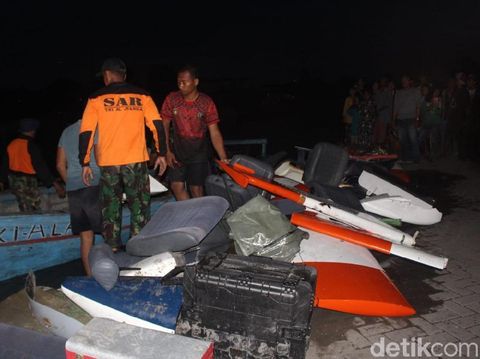 Bagian-bagian pesawat setelah dilakukan pemisahan dalam proses evakuasi
