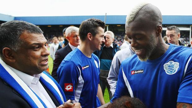 Tony Fernandes bersama-sama QPR. 