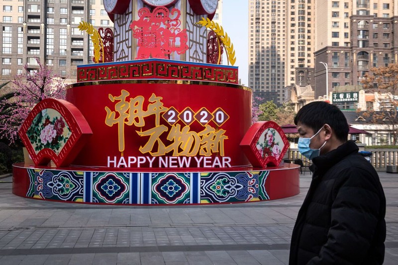 WUHAN, CHINA - FEBRUARY 03:  (CHINA OUT) A person wears a protective mask as he walks down an empty street on February 3, 2020 in Wuhan, Hubei province, China. The number of those who have died from the Wuhan coronavirus, known as 2019-nCoV, in China climbed to 361 and cases have been reported in other countries including the United States, Canada, Australia, Japan, South Korea, India, the United Kingdom, Germany, France, and several others.  (Photo by Getty Images)