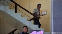 Djonnie diperiksa sebagai saksi untuk tersangka Hadinoto Soedigno dalam kasus  pengadaan pesawat dan mesin pesawat dari Airbus S.A.S dan Rolls-Royce P.L.C pada PT Garuda Indonesia.