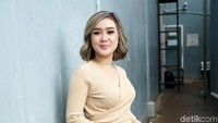 Cita Citata tampak lebih berseri-seri usai dilamar Roy Geurts. Pool/Palevi S/detikFoto.