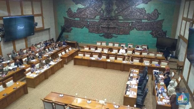 Dicecar di DPR, Bos OJK Beberkan Pencapaian Pengawasan