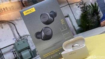 Jabra Elite 75t dapat ditebus seharga Rp 2,590 juta. Foto: Adi Fida Rahman/detikINET