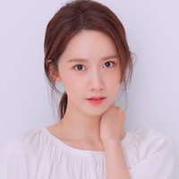 Beberapa waktu lalu Top Beauty World merilis daftar 100 Most Beautiful Women Of 2019. Daftar tersebut pun dipuncaki oleh Yoona yang merupakan idol dan aktris asal Korea Selatan. Yoona SNSD mengalah 99 wanita dari seluruh dunia termasuk Emilia Clarke hingga Raisa. Foto: Twitter SNSD
