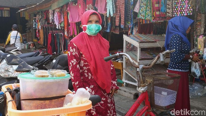 Masyarakat di Ranai, Ibu Kota Natuna, Kepulauan Riau beraktivitas seperti biasa. Mereka tidak lagi takut isu virus corona terkait adanya WNI yang dikarantina di Natuna.