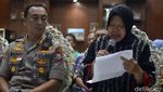 Ekspresi Risma Saat Terima Surat dari Netizen Penghinanya