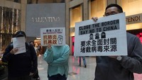 Tak hanya itu, Hong Kong juga menjadi negara kedua di luar China daratan yang mengonfirmasi kematian akibat virus corona tipe baru. AP Photo/Vincent Yu.
