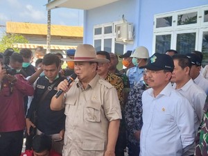 Bertopi Koboi, Menhan Prabowo Kunjungi Tempat Observasi WNI di Natuna