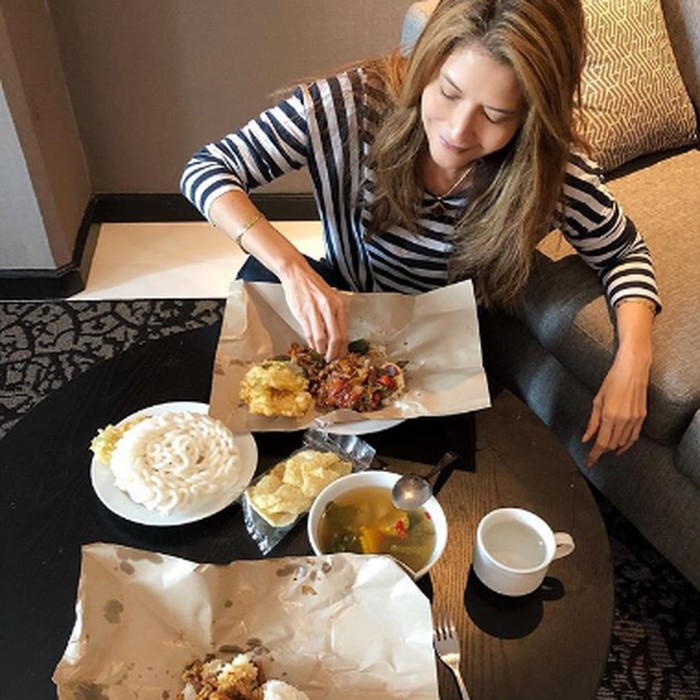 seleb makan di warteg