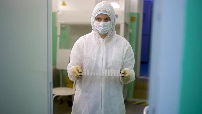 Wabah virus corona telah ditetapkan oleh WHO sebagai darurat global. Para ilmuwan di berbagai negara di dunia berlomba-lomba mengembangkan vaksin dari virus itu