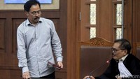 Agenda sidang kali ini adalah pemeriksaan para saksi.