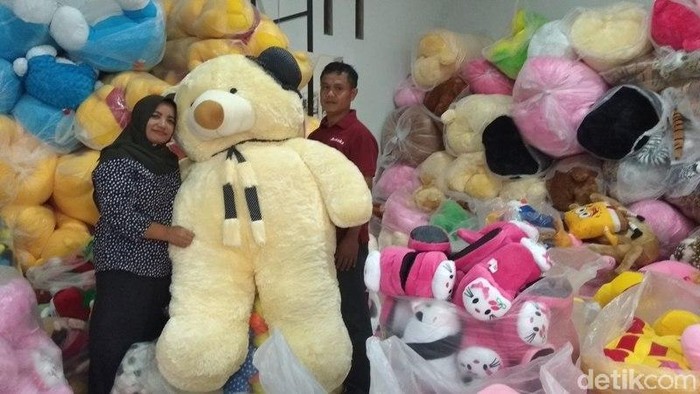 Pasutri Korban PHK Bisnis Boneka