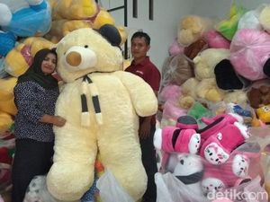 Pasutri Korban PHK Raup Cuan dari Bisnis Boneka
