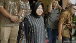 Ekspresi Risma Saat Terima Surat dari Netizen Penghinanya