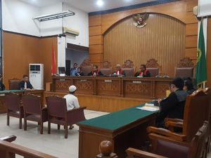 Sopir Taksi Online Ari Darmawan Dituntut 3 Tahun Penjara