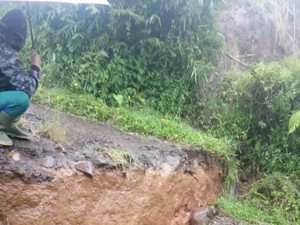 Tanah Ambles, Jalan Desa Penghubung Bandung Barat-Cianjur Terputus