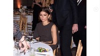 Bukan hanya itu saja, Jacob Elordi dan Zendaya juga pernah makan bersama dalam sebuah acara. Seperti yang terlihat di foto ini, tetapi mereka berdua belum secara terang-terangan bahwa mereka memiliki hubungan yang spesial. Foto: Istimewa