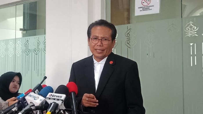 Pihak Istana memastikan Menkes Terawan Agus Putranto sudah berkantor di Natuna. Terawan disebut pergi ke Jakarta untuk melaporkan perkembangan informasi terkait observasi WNI dari Wuhan ke Presiden Joko Widodo (Jokowi).