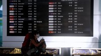 Pemerintah melalui Kementerian Perhubungan memutuskan penundaan penerbangan dari dan menuju seluruh destinasi di mainland China mulai Rabu (5/2) pukul 00.00 WIB hingga batas waktu yang belum ditentukan terkait penyebaran virus corona. Antara Foto/Fikri Yusuf.
