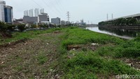 Dari 2,3 hektare tersebut, 11 persennya akan dibuat jogging track. Terlihat lahan tersebut juga dipasangi plang izin mendirikan bangunan (IMB) yang dikeluarkan Dinas Penanaman Modal dan Pelayanan Terpadu Satu Pintu Pemerintah Provinsi DKI Jakarta. Plang tersebut bertuliskan izin mendirikan bangunan baru untuk penggunaan PKL, bazar, taman, parkir, plaza, dan area premium.
