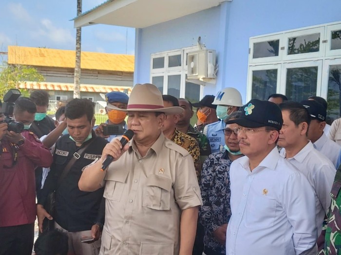 Menhan Prabowo di tempat observasi WNI dari Wuhan di Natuna/Istimewa