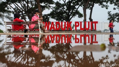 Menghabiskan Sore di Taman Kota Waduk Pluit