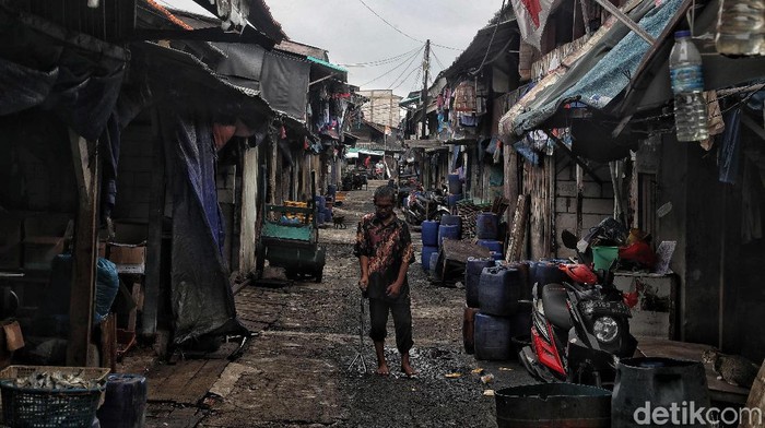Tingkat kemiskinan Indonesia disebut mengalami penurunan yang berarti. Meski begitu bukan berarti upaya untuk mengentaskan kemiskinan telah selesai dilakukan.