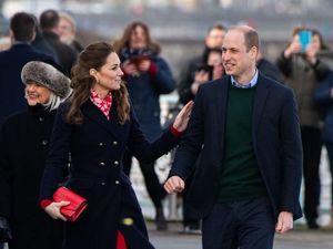 Tak Mirip Cinderella, Kate Middleton Minta Maaf