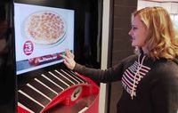 Bukan Uang, ATM Ini Khusus Sediakn Pizza Hangat Selama 24 Jam