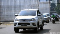 Dua tiang penyangga flyover di Jalan Jakarta tersebut tampak telah rampung.