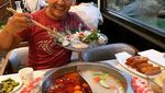 Serunya Kulineran Food Vlogger Mike Chen, yang Mirip Jackie Chan
